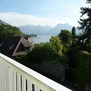 à Talloires